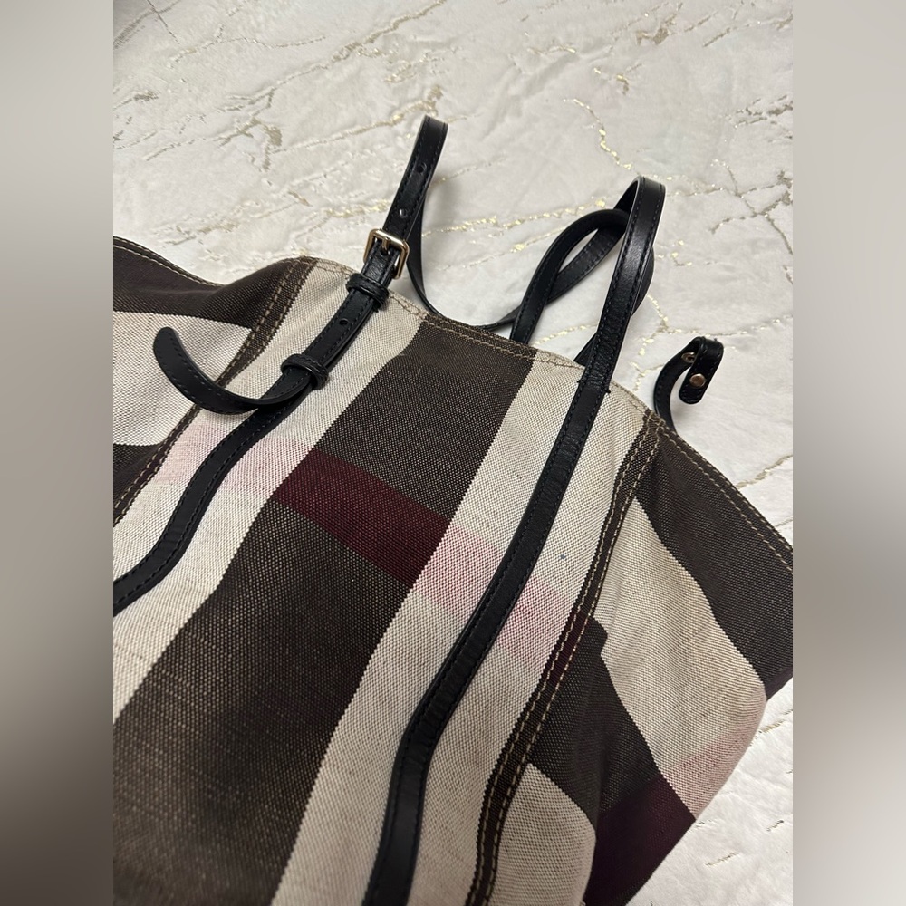 Burberry (Authentic) - Picture 10 of 16